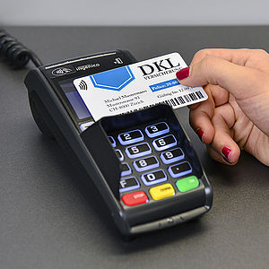 NFC Plastikkarten im Kreditkartenformat codieren und bedrucken