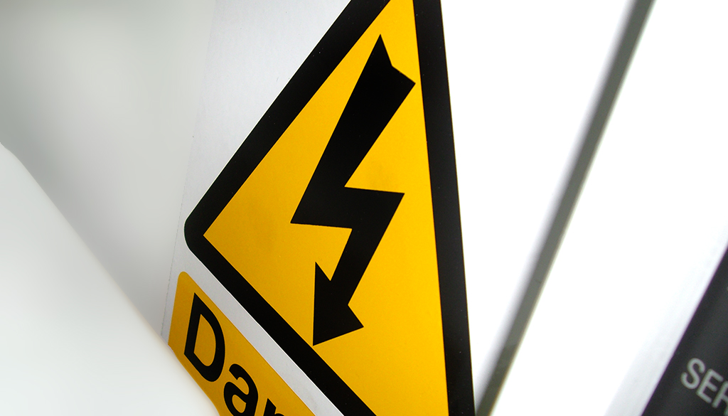 Selbstklebende Hinweis- und Warnschilder Vorgestanze Etiketten für individuelle Hinweisschilder und Warnschilder. Jetzt selber drucken mit den Etikettierlösungen von ADES AG